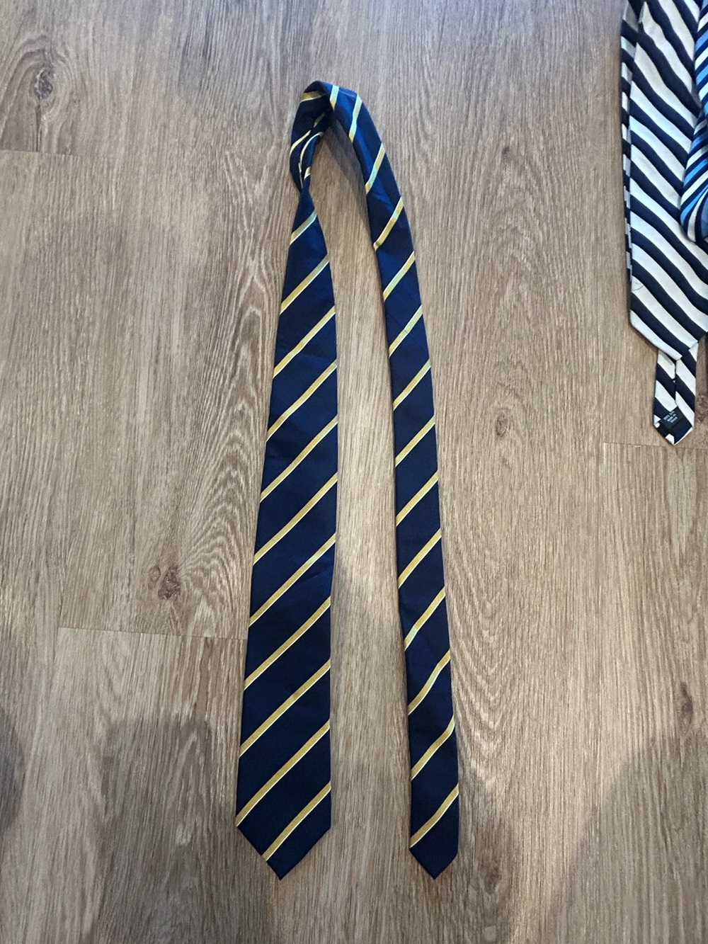 Assorted Striped Silk Tie Collection of many colors - Picture 7 of 14